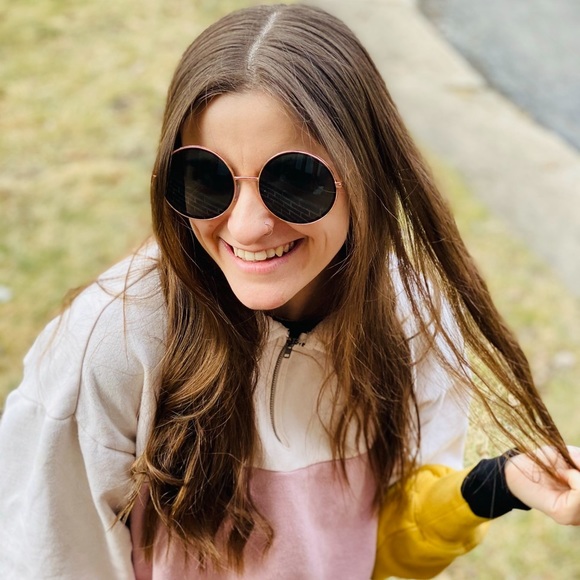 Meet your Posher, Molly - Picture 1 of 1